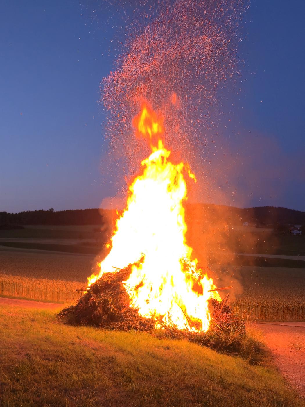 Sonnwendfeuer